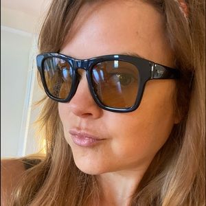 Men’s black Gucci sunglasses